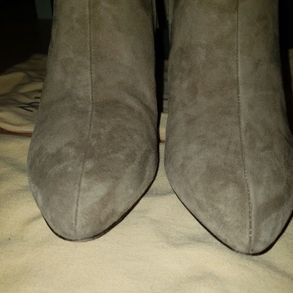 Louis Vuitton suede V Bahiana booties size 38 **Read Details ** - Picture 6 of 13